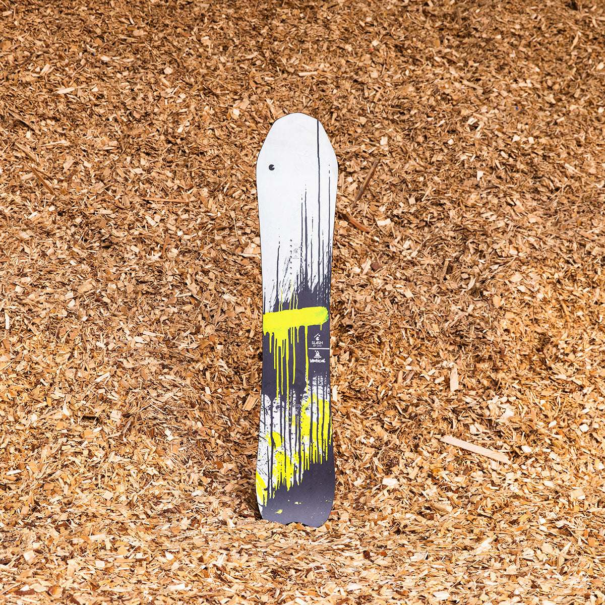 Slash by GiGi - Vertical Snowboard - ApARTment